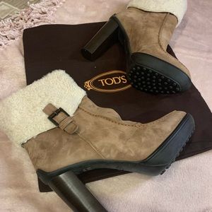 Real Shearling Tod’s boots